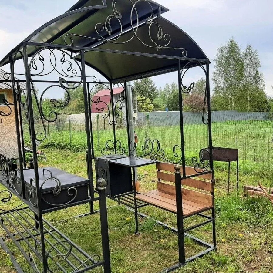 Беседка с мангалом «Камелия» из металла для дачи с рабочей зоной